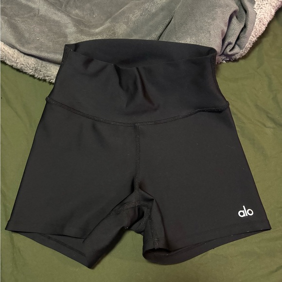 ALO Yoga Pants - Alo biker shorts